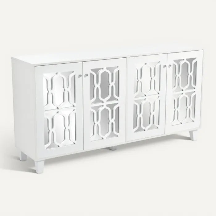 Technische titel in het Nederlands: **Witte kast met decoratieve panelen en vier deuren**